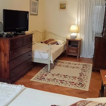 Tonsic Apartment Sutivan