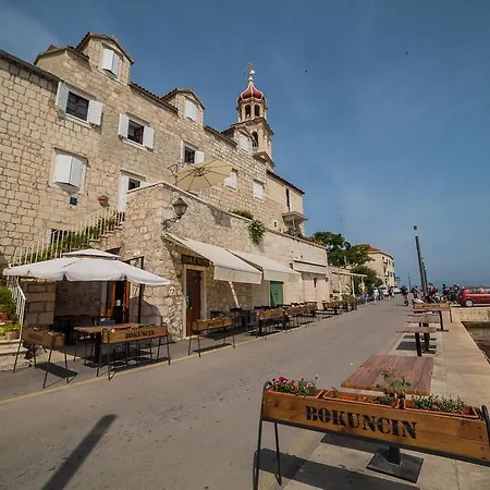 Tonsic Apartment Sutivan