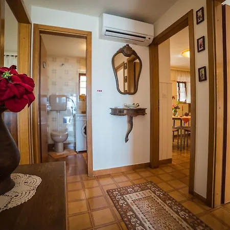 Tonsic Apartman Sutivan