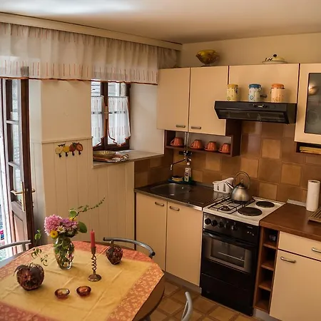 Tonsic Apartment Sutivan