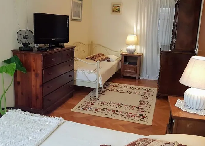 Tonsic Apartman Sutivan