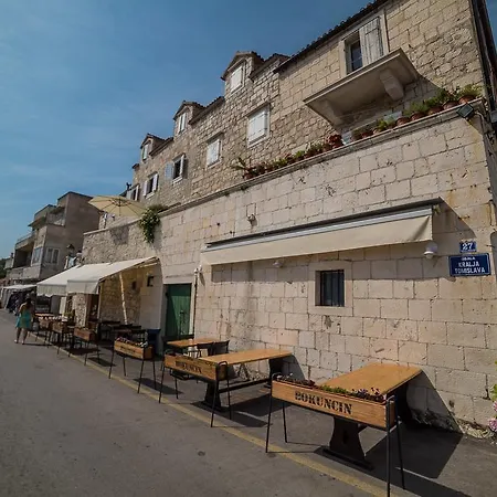 Apartman Tonsic Sutivan
