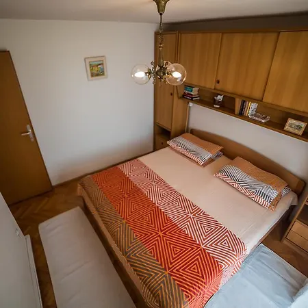 Tonsic Apartment *